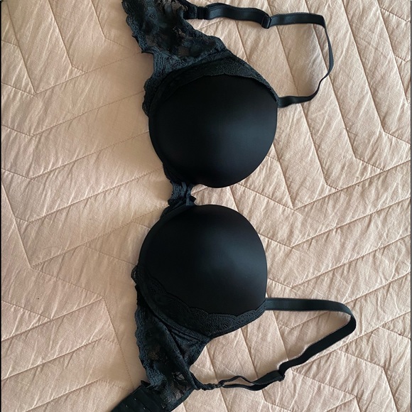 Victorias secrets black lace push up! Very sexy by victoria. - Picture 4 of 4